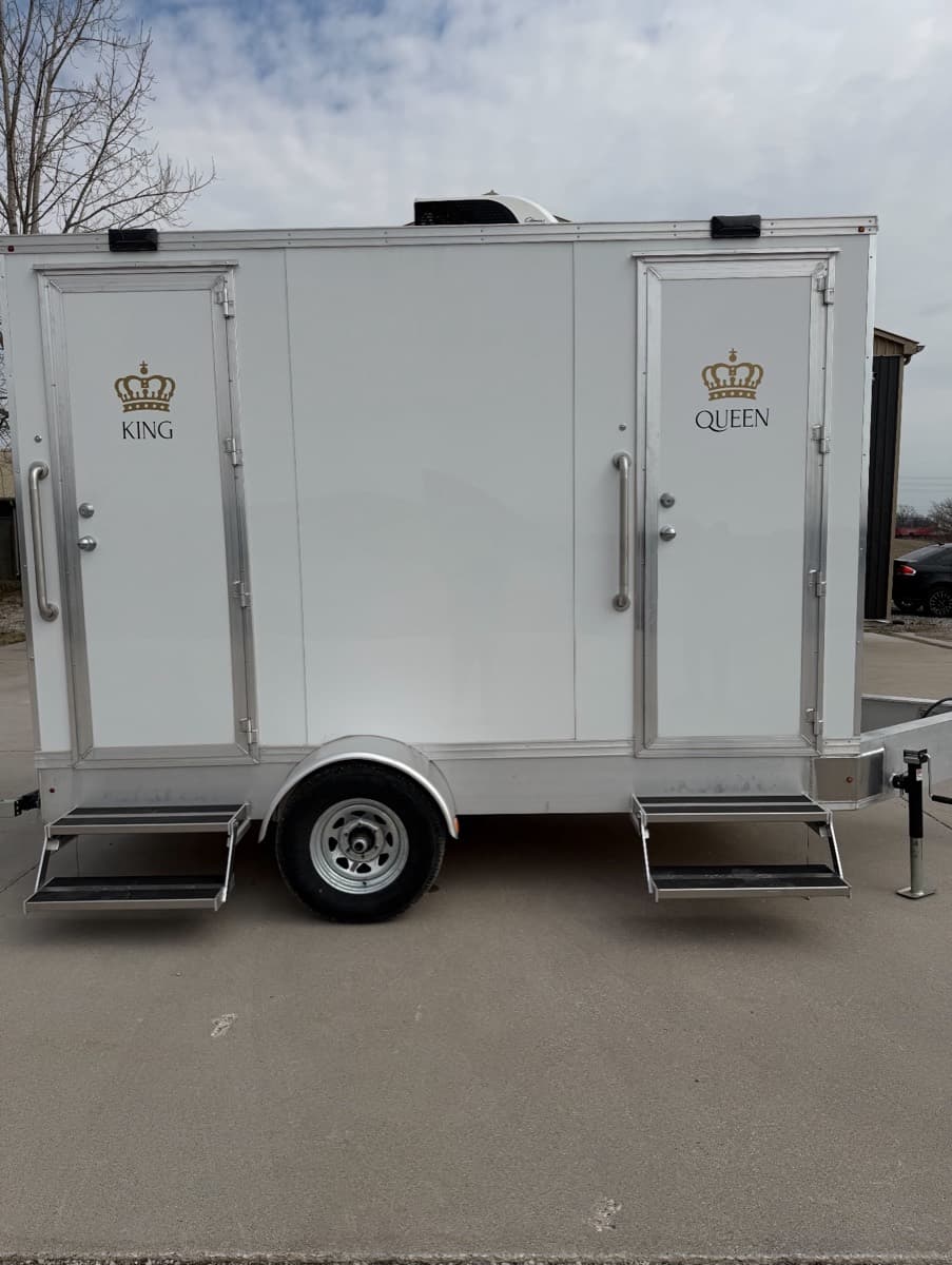Royal Flush Windsor luxury restroom trailer showing separate King and Queen private suites